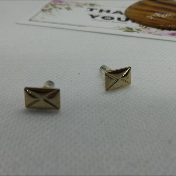 Gold envelope earrings tone - Picture 2 of 2